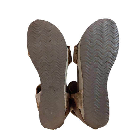 Axxiom Metallic Wedge Sandals Gold And Bronze Evian Open Toe Sandal Size 8 - Picture 10 of 11